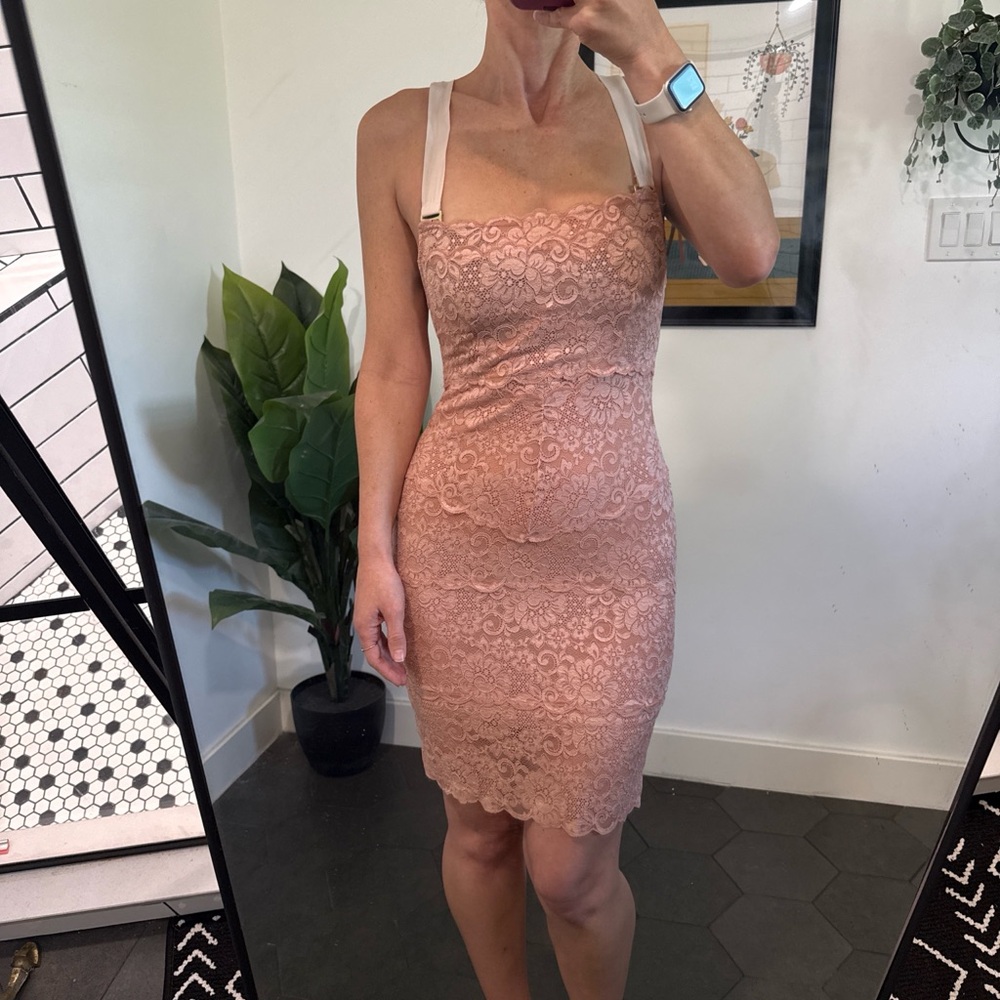 Elegant Lace Bodycon Dress in Peach